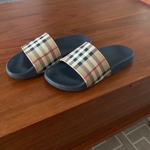 Childrens burberry slides